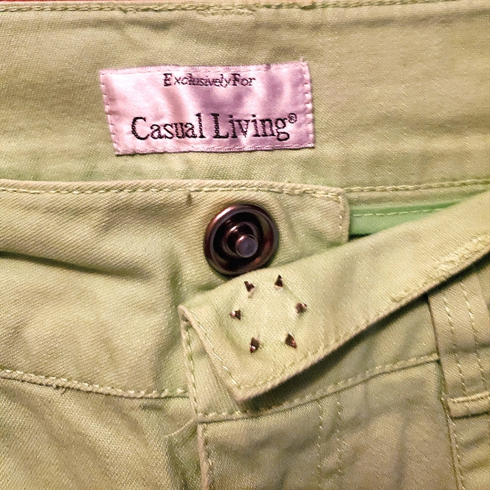 Green Capri pants